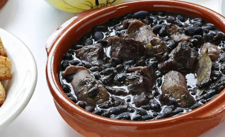 Feijoada Para 30 Pessoas [Receita + Como Calcular Ingredientes]