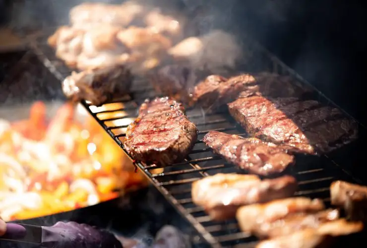 carnes no churrasco