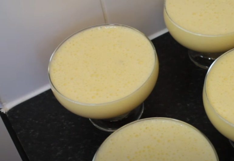 Mousse de abacaxi sem gelatina